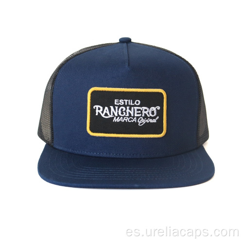 Gorra snapback de algodón con parche bordado